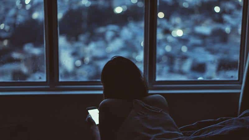 rolig online dating meddelanden Dating en 2 år yngre man