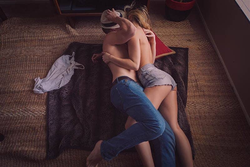 8 Tecken På Att Han Är Otrogen