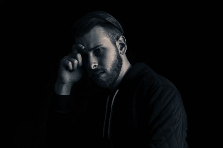 Tecken På Att Han Vill Kyssa Dig