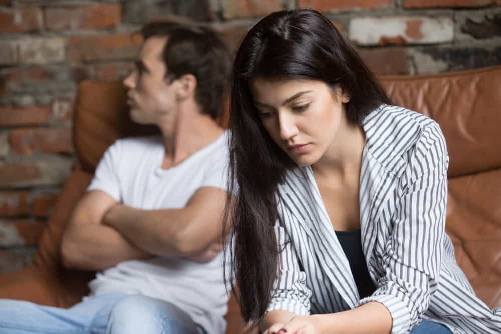 12 Onekliga Tecken På Att Du Är I Ett Karmiskt Förhållande