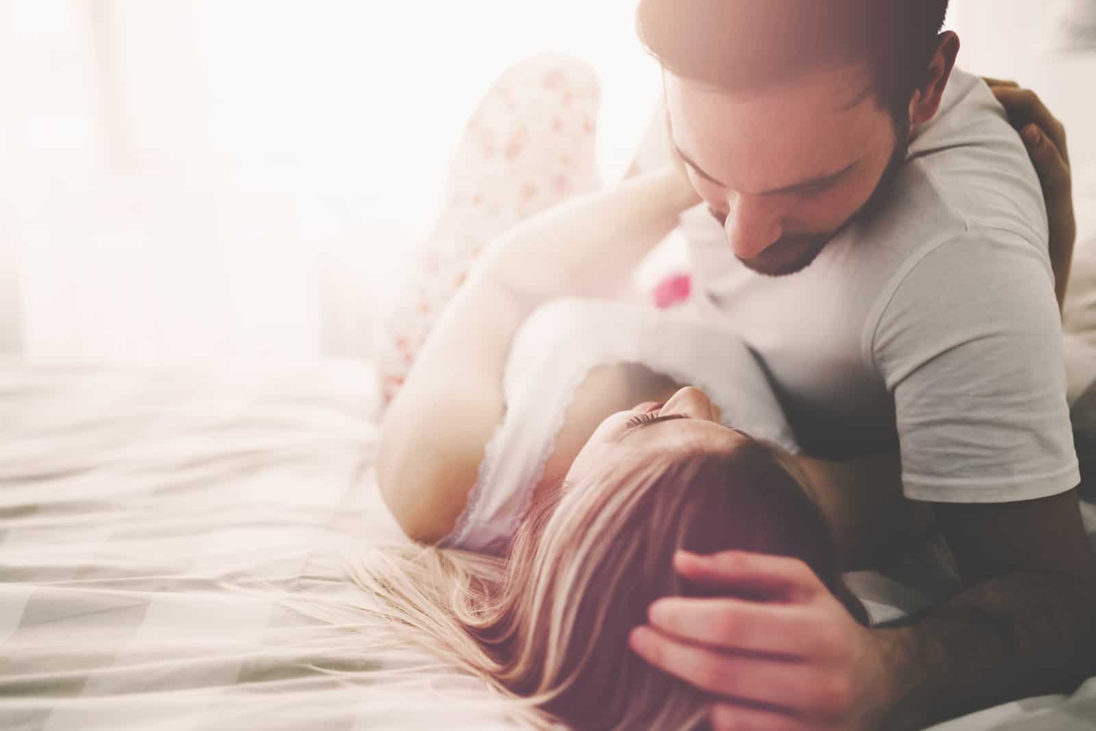 Vi Hjälper Dig Förstå Varför Du Har Ett Behov Av Att Ha Sex Med Vänner