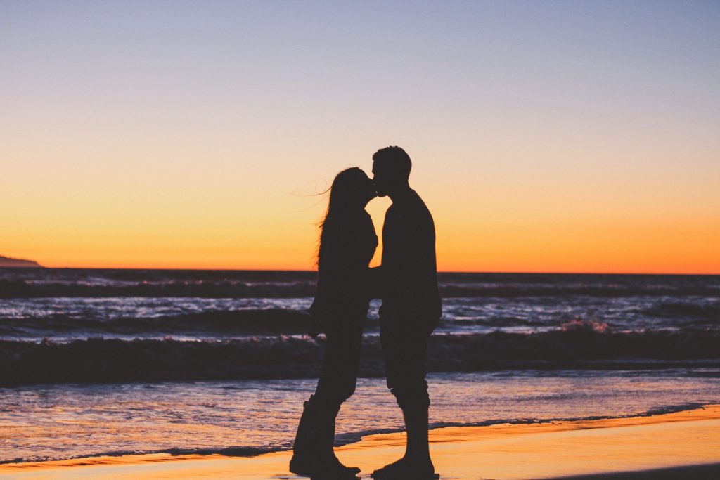 7 Dingen Die Een Man Alleen Doet Als Hij Echt Verliefd Is 7 Dingen Die Een Man Alleen Doet Als Hij Echt Verliefd Is