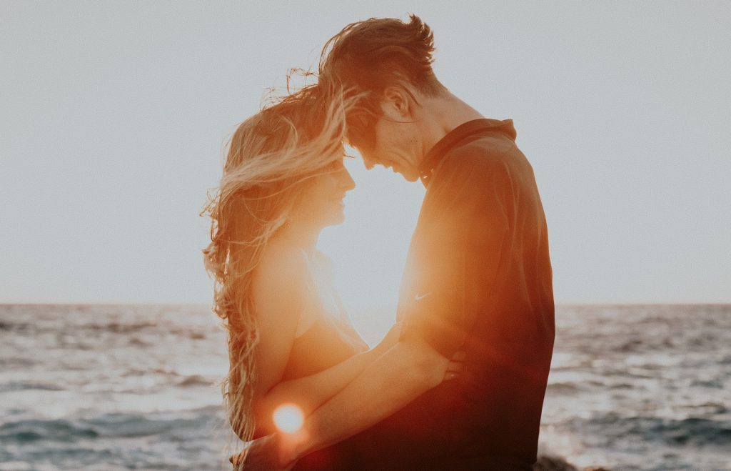 7 Dingen Die Een Man Alleen Doet Als Hij Echt Verliefd Is 7 Dingen Die Een Man Alleen Doet Als Hij Echt Verliefd Is