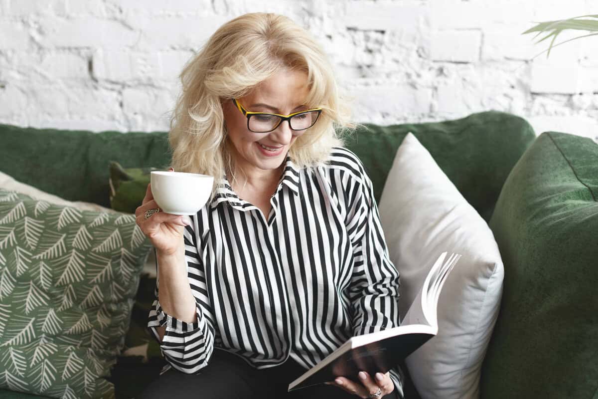 7 skäl till att kvinnor med åren hellre stannar hemma än går ut