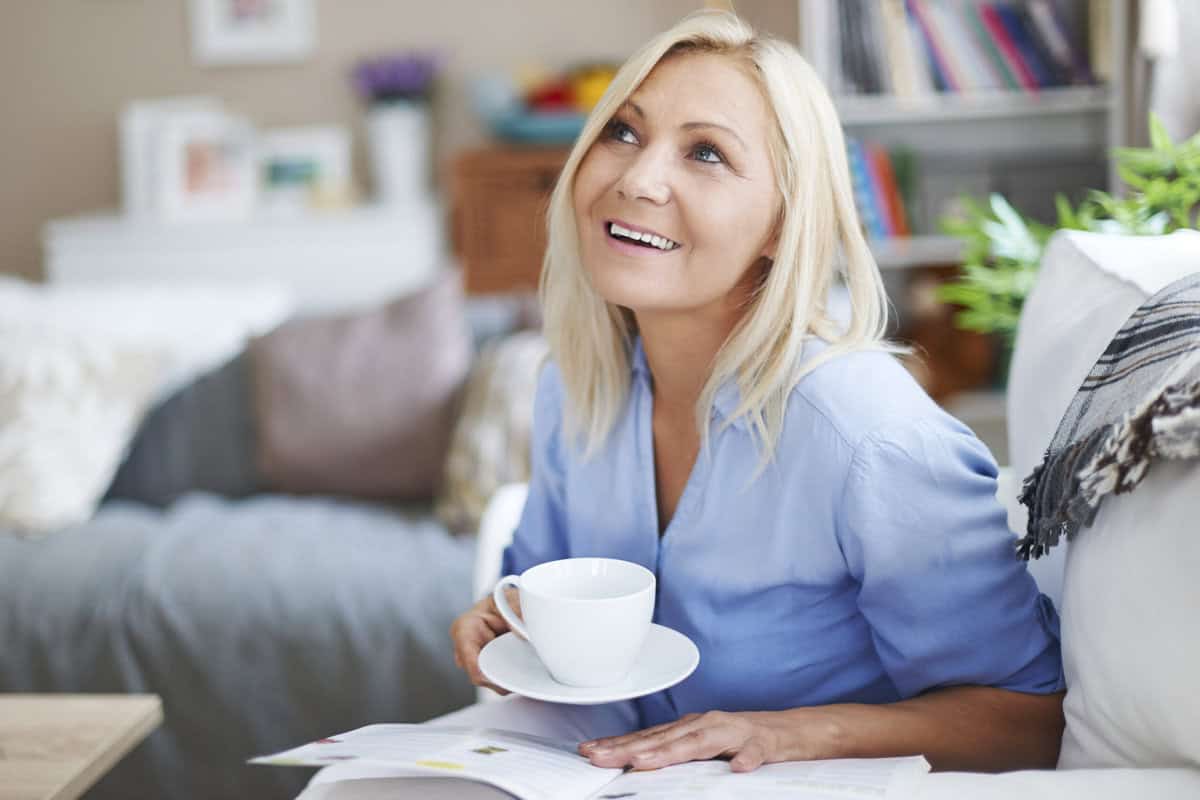 7 skäl till att kvinnor med åren hellre stannar hemma än går ut