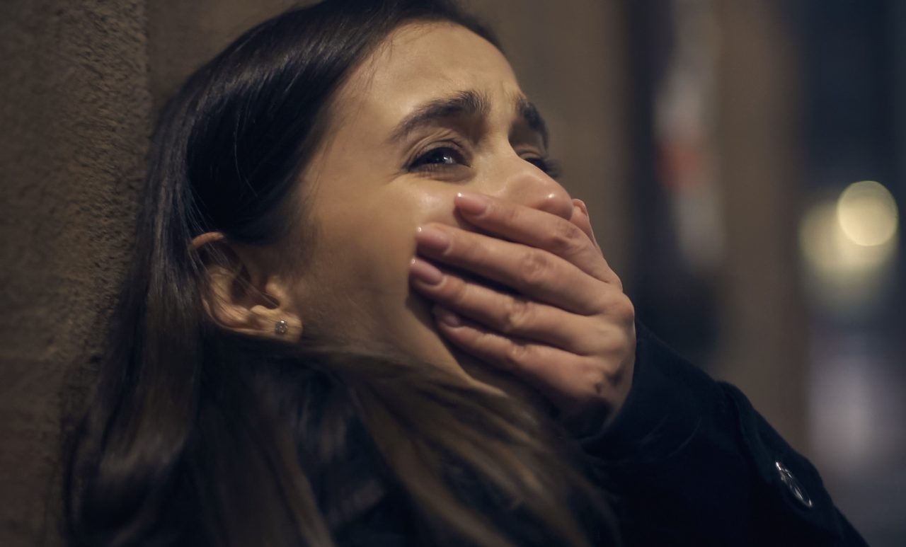 Liebe nach Trauma: 6 Anzeichen dafür, dass du eine schwere Zeit durchmachst Liebe nach Trauma: 6 Anzeichen dafür, dass du eine schwere Zeit durchmachst