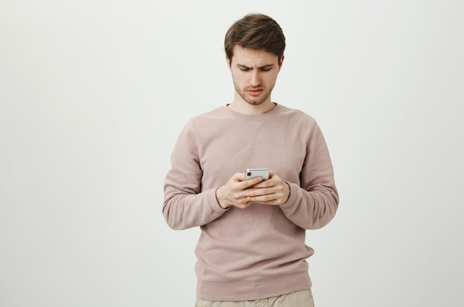 mann genervt von handy mann genervt von handy