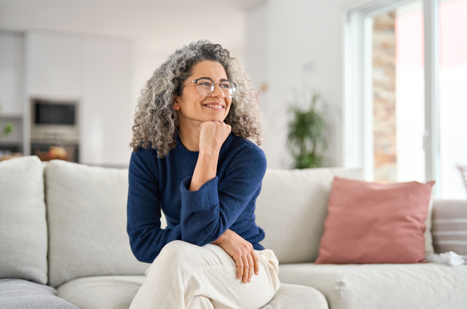 reife frau mit brille reife frau mit brille
