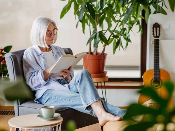 7 skäl till att kvinnor med åren hellre stannar hemma än går ut
