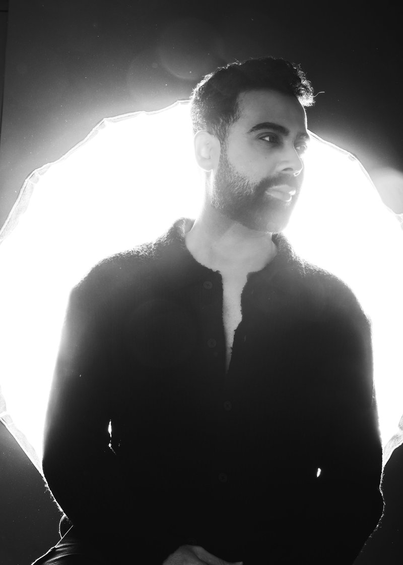 A man with a beard illuminated by a bright light. - Free Photo on Unsplash