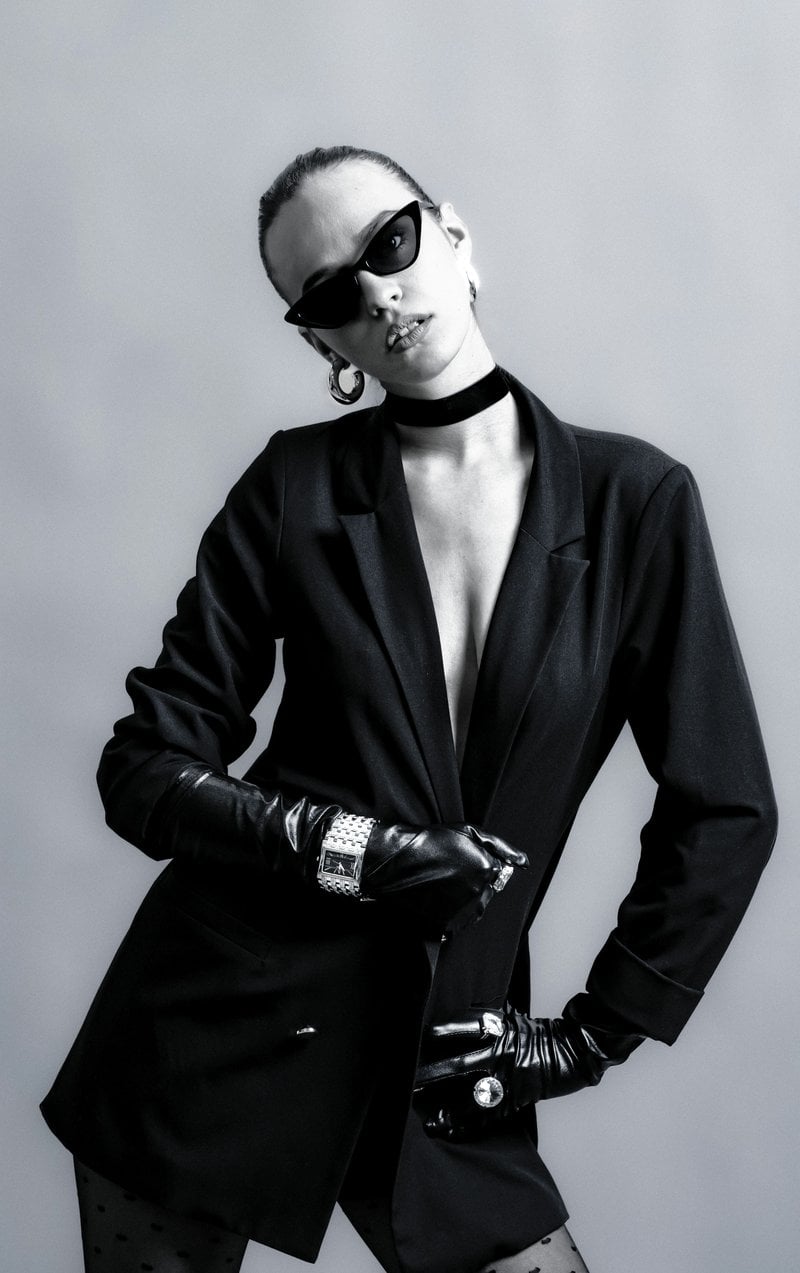 A stylish person poses in a black blazer. photo &ndash; Free Woman Image on  Unsplash