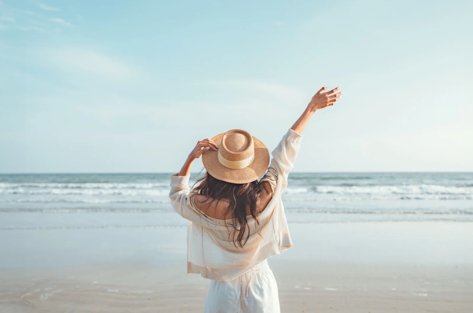 Frau geniesst den Urlaub Frau geniesst den Urlaub