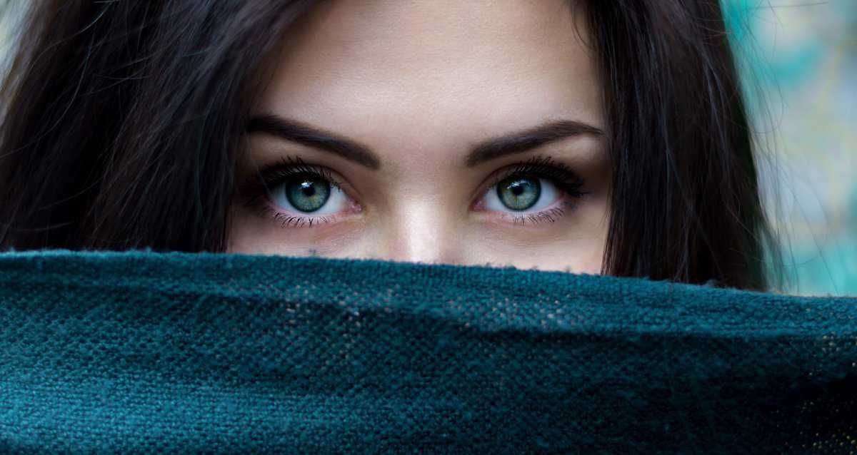 Gr&uuml;ne Augen verstecken eine alte Seele