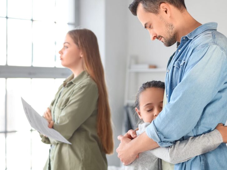 Så manipulerar en narcissistisk pappa barnen efter separationen