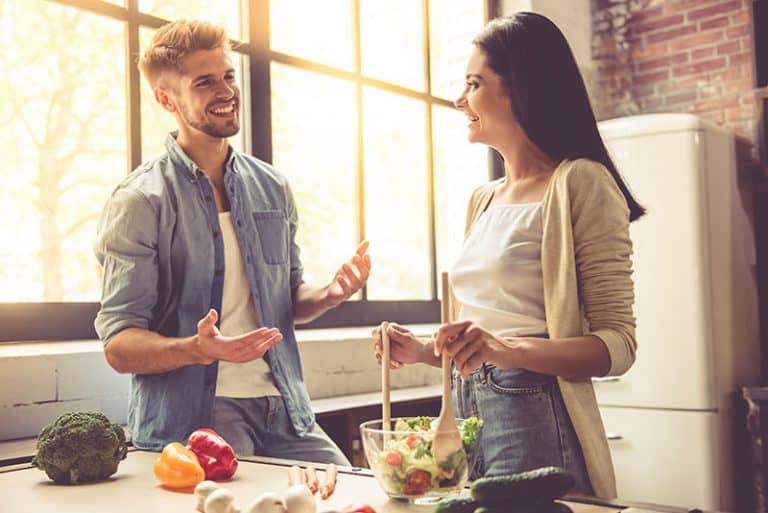 ein paar kochen zusammen in der k&uuml;che3