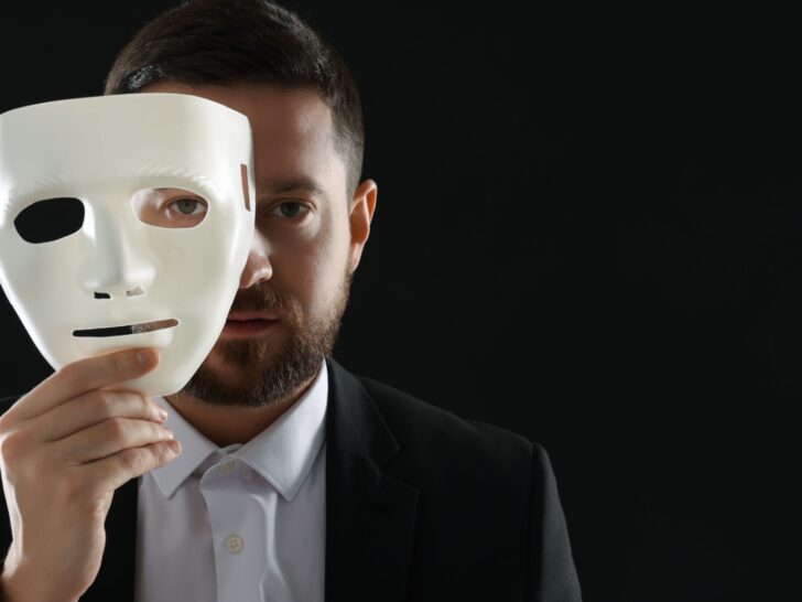10 saker en narcissist gör när masken faller