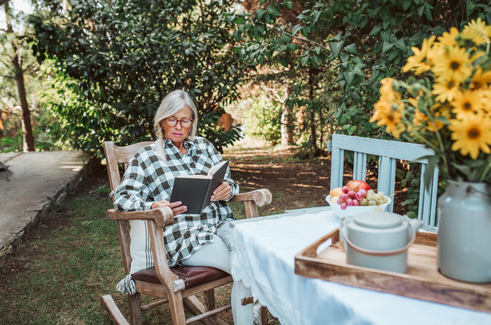 frau im garten