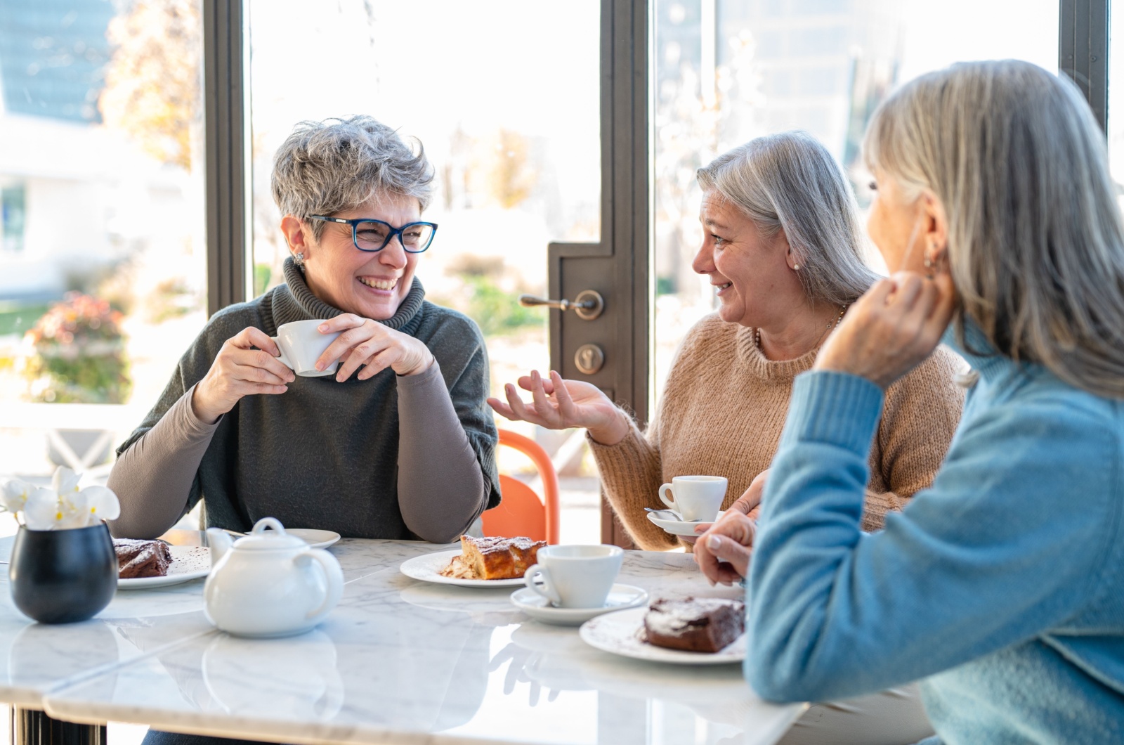 frauen lachen und reden frauen lachen und reden
