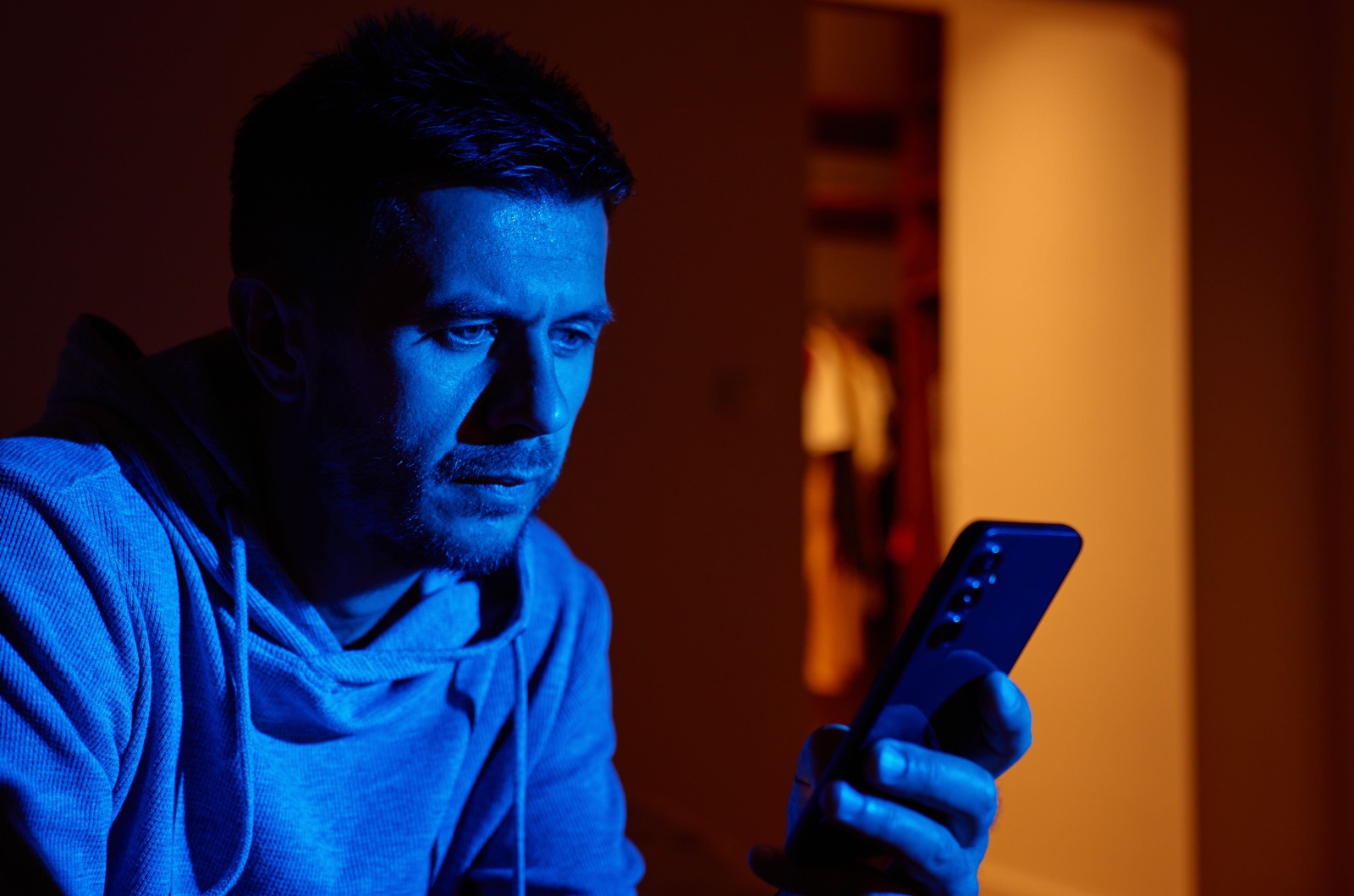 mann schreibt sms