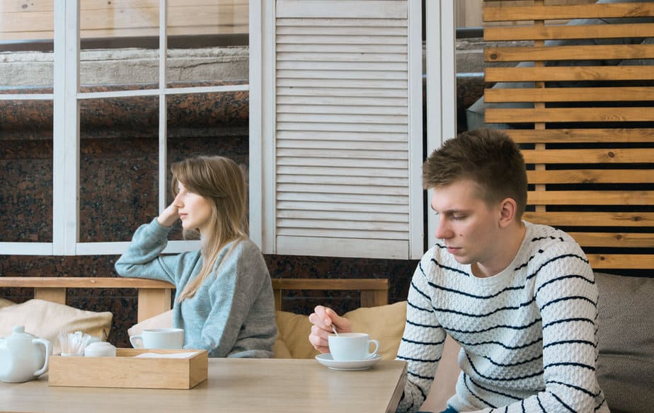 12 Signalen Dat Je Zijn Tweede Keus Bent (In Plaats Van Zijn Prioriteit)