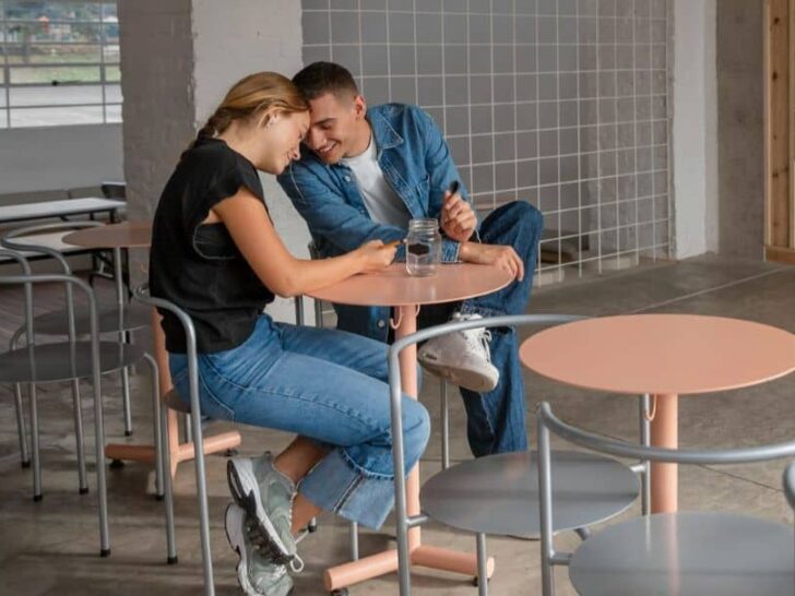 7 tecken på att han kämpar emot sina känslor för dig