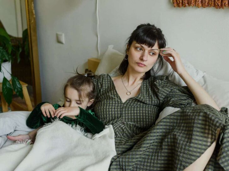När mamma gör allt och pappa drar sig undan: den osynliga bördan i familjen