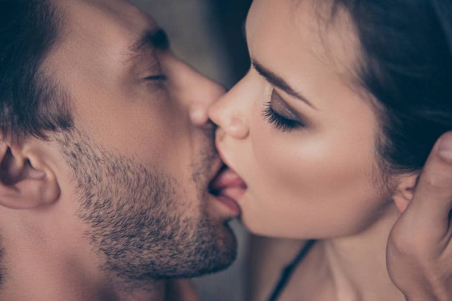 Wie küssen verliebte Männer Die verborgene Bedeutung eines Kusses Wie küssen verliebte Männer Die verborgene Bedeutung eines Kusses
