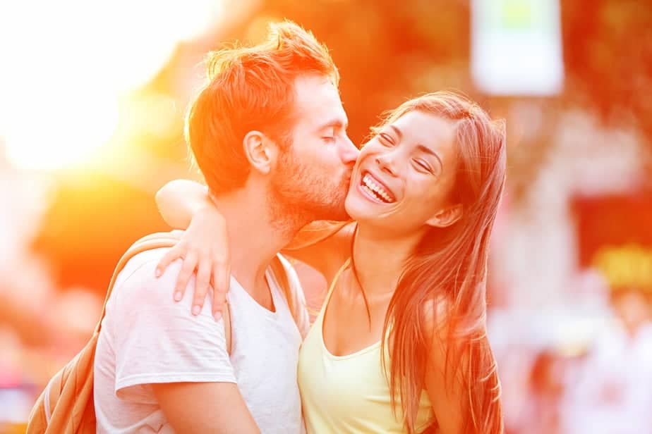 10 mit Liebe gefüllte Sätze, die mehr bedeuten als „Ich liebe dich“ zu sagen 10 mit Liebe gefüllte Sätze, die mehr bedeuten als „Ich liebe dich“ zu sagen
