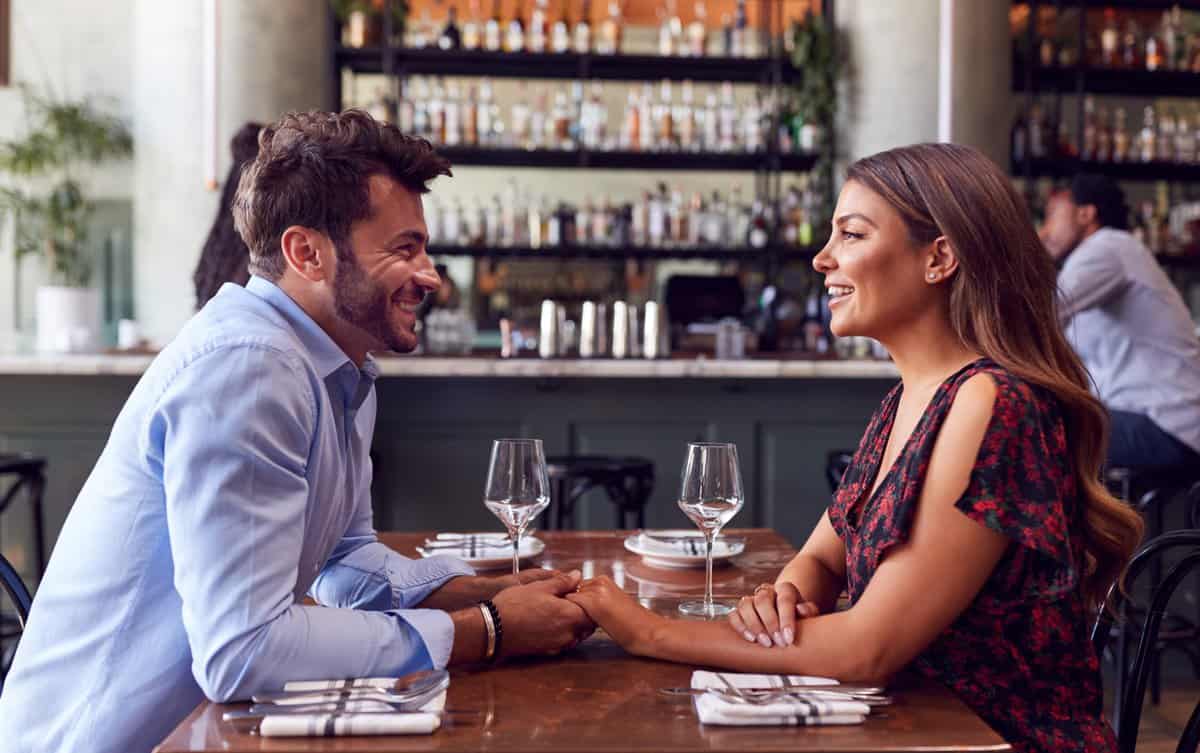 Was man beim ersten Date von jedem Sternzeichen erwarten sollte Was man beim ersten Date von jedem Sternzeichen erwarten sollte
