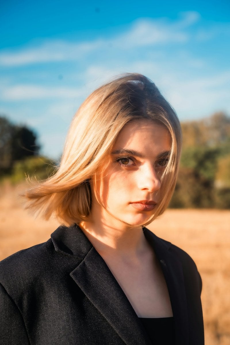 Young woman with bob haircut in a field - Free Photo on Unsplash