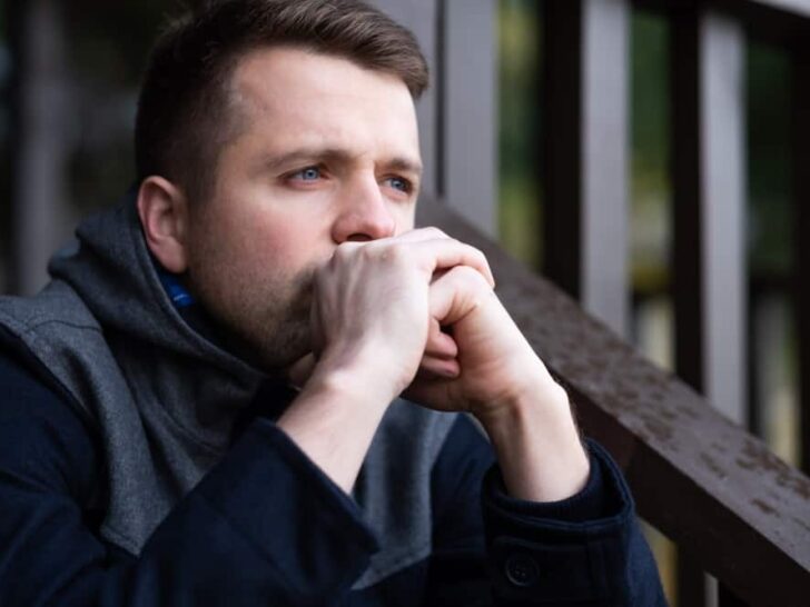 6 beteenden som kan få män att känna sig ensamma i en relation